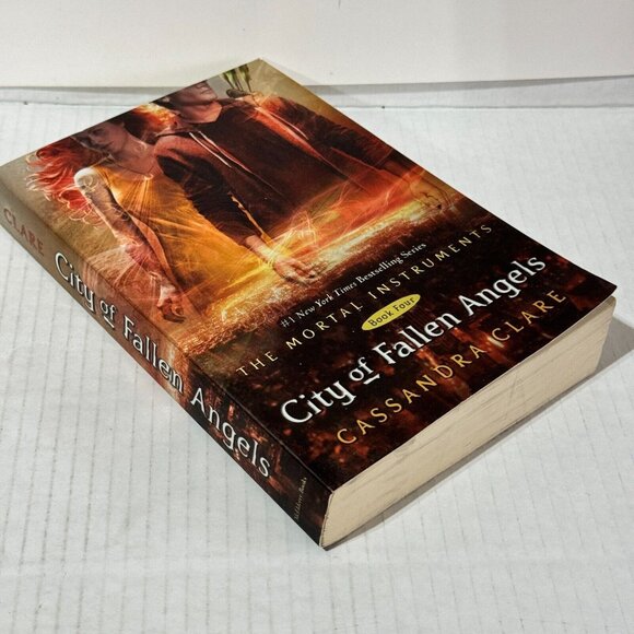 City of Fallen Angels book - Picture 2 of 3